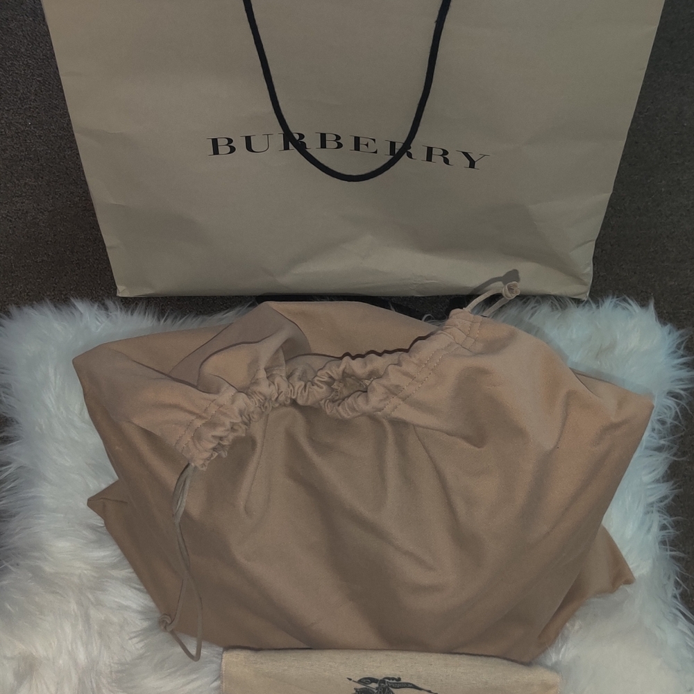Burberry  bag and wallet - Picture 4 of 7